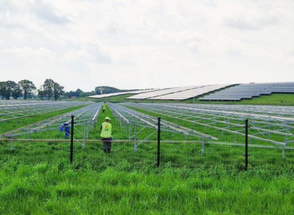 Eerste paal geslagen van Zonnepark Dorst