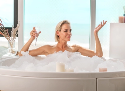 Groendus grijpt de aandacht samen met Nicolette Kluijver… in bad!